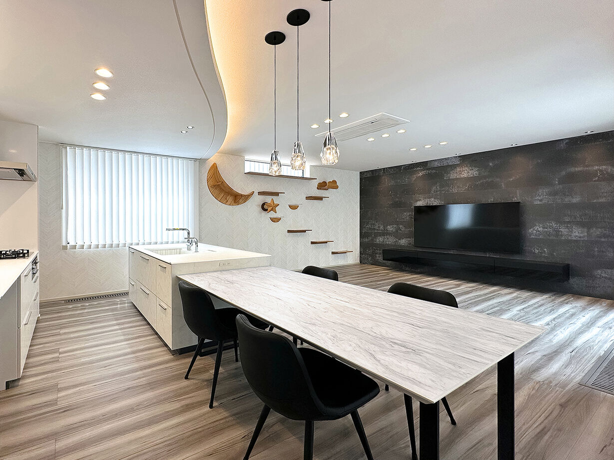 ファインホーム 【ビルトインガレージ｜3LDK｜キャットウォーク】人も猫も楽しく！中庭越しに愛車を眺めるガレージハウスの建築実例画像4