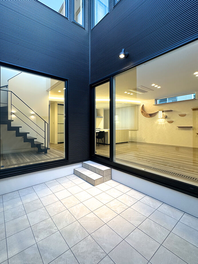 ファインホーム 【ビルトインガレージ｜3LDK｜キャットウォーク】人も猫も楽しく！中庭越しに愛車を眺めるガレージハウスの建築実例画像5