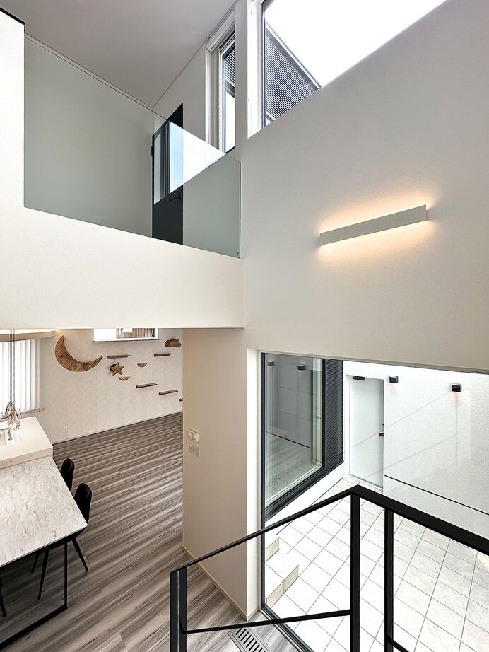 ファインホーム 【ビルトインガレージ｜3LDK｜キャットウォーク】人も猫も楽しく！中庭越しに愛車を眺めるガレージハウスの建築実例画像7