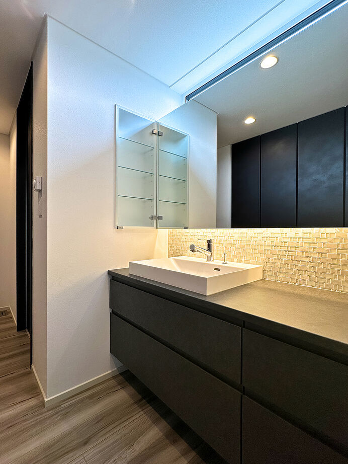 ファインホーム 【ビルトインガレージ｜3LDK｜キャットウォーク】人も猫も楽しく！中庭越しに愛車を眺めるガレージハウスの建築実例画像9