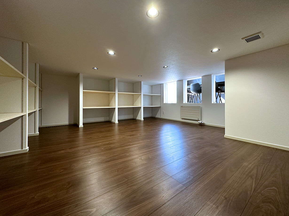 ファインホーム 【スキップフロア｜半地下｜書斎｜吹き抜け｜1.5階リビング】遊び心と機能美にこだわった、4層構造の住まいの建築実例画像4