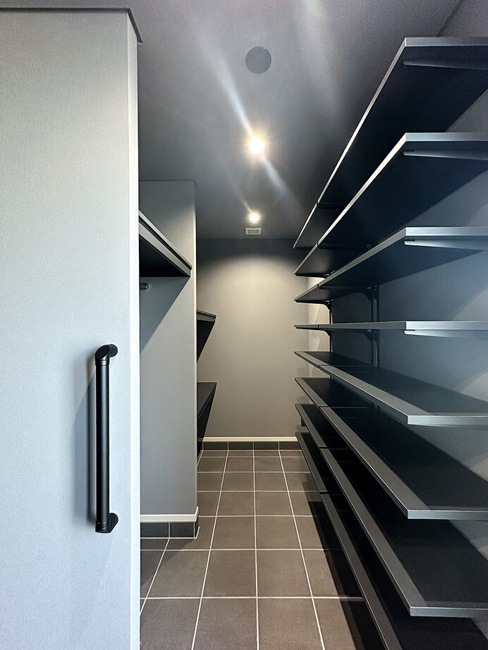 ファインホーム 【スキップフロア｜半地下｜書斎｜吹き抜け｜1.5階リビング】遊び心と機能美にこだわった、4層構造の住まいの建築実例画像10