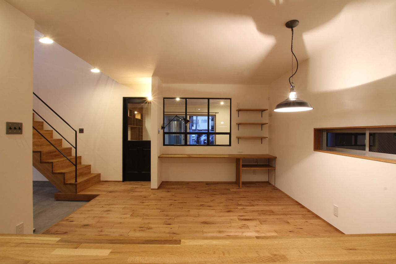 ハナハウス 【堺市／2460万円】階段の造形美が美しい！大きな吹抜けと土間スペースのある家の建築実例画像