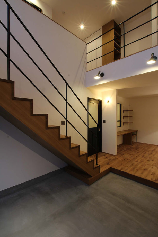 ハナハウス 【堺市／2460万円】階段の造形美が美しい！大きな吹抜けと土間スペースのある家の建築実例画像2