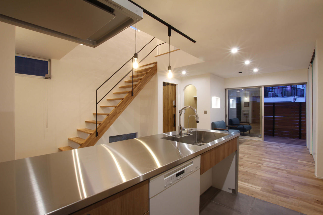 ハナハウス 【堺市／1950万円】土間スペースとLDKが一体化！27.5坪と狭小で限られた敷地を有効活用［間取り図有］の建築実例画像2