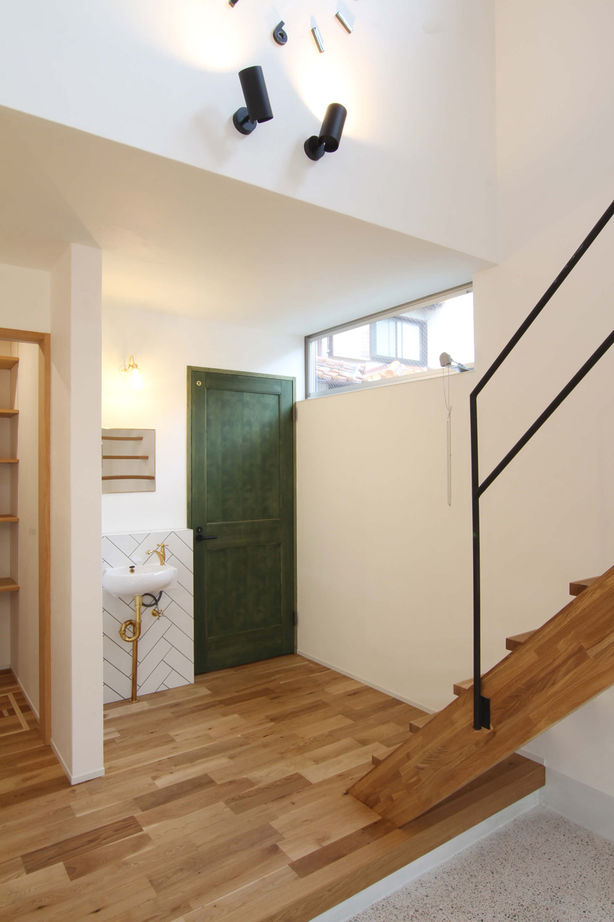 ハナハウス 【堺市／1950万円】土間スペースとLDKが一体化！27.5坪と狭小で限られた敷地を有効活用［間取り図有］の建築実例画像5