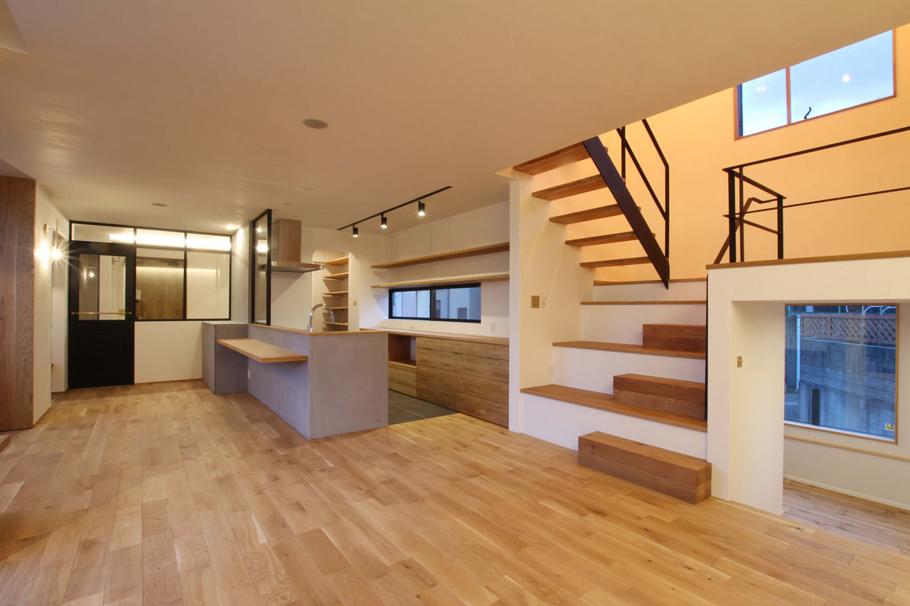 ハナハウス 【枚方市／2200万円】隣家を借景にした心地よい窓辺。スキップフロアのある家の建築実例画像2