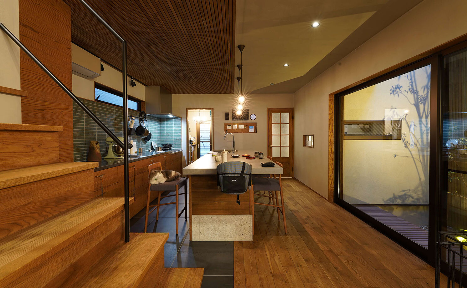 ハナハウス 【大阪府堺市／2750万円／延床面積37.9坪】パンが作れるキッチンや工作部屋のあるレトロモダンな家の建築実例画像1