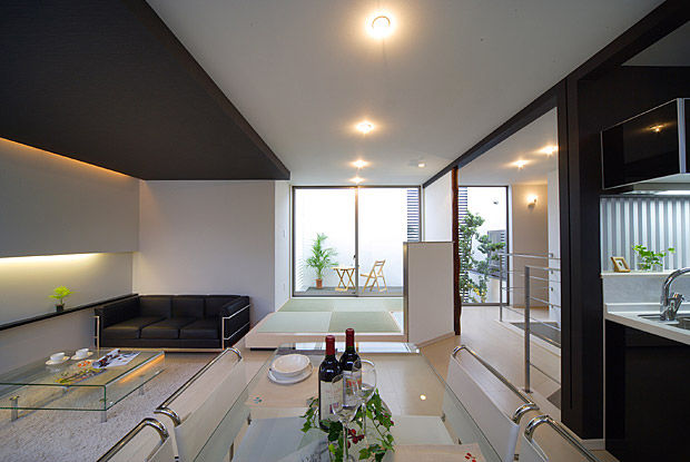 KADeL 【2000万円台/大阪府/23坪】「小さな都市の町屋」豊かな中庭と開放的でプライバシーを確保した狭小4LDKの建築実例画像2