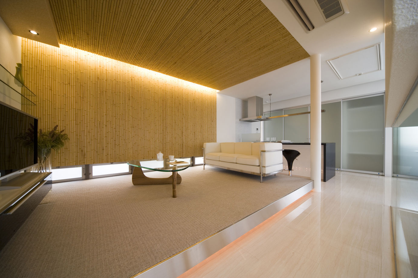 KADeL 【3000万円台/大阪府/間取り図有】「竹の家」　光壁がもたらす穏やかな暮らし　狭小地でもあふれる開放感の建築実例画像3