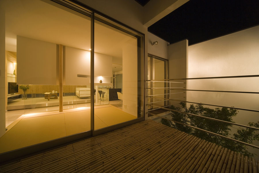 KADeL 【3000万円台/大阪府/間取り図有】「竹の家」　光壁がもたらす穏やかな暮らし　狭小地でもあふれる開放感の建築実例画像4