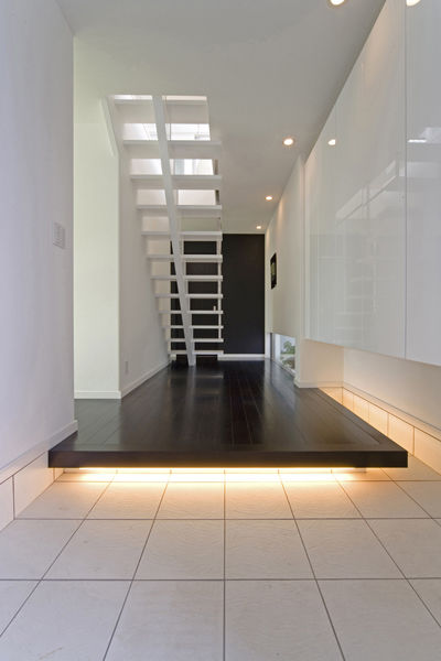 KADeL 【3000万円台/大阪府/間取り図有】「竹の家」　光壁がもたらす穏やかな暮らし　狭小地でもあふれる開放感の建築実例画像5