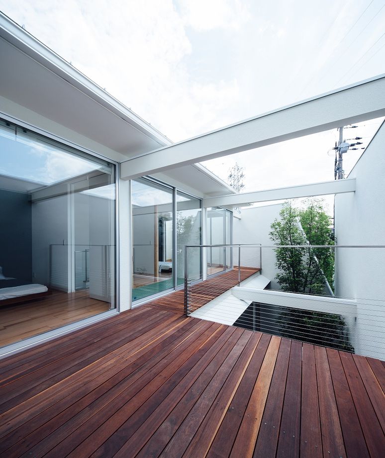 KADeL 【4000万円台/大阪府/間取り有/50坪】「囲炉裏の住宅」古き良き和の趣　吹き抜けテラスで開放的な中庭の家の建築実例画像11