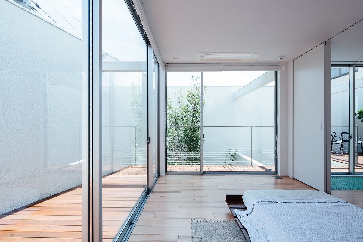 KADeL 【4000万円台/大阪府/間取り有/50坪】「囲炉裏の住宅」古き良き和の趣　吹き抜けテラスで開放的な中庭の家の建築実例画像12