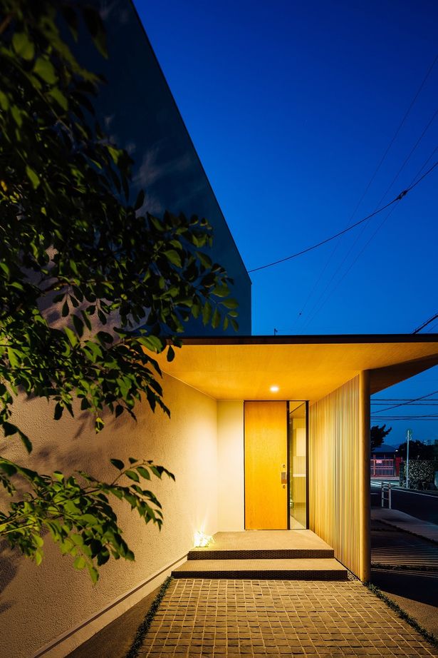 KADeL 【4000万円台/大阪府/間取り有/50坪】「囲炉裏の住宅」古き良き和の趣　吹き抜けテラスで開放的な中庭の家の建築実例画像15