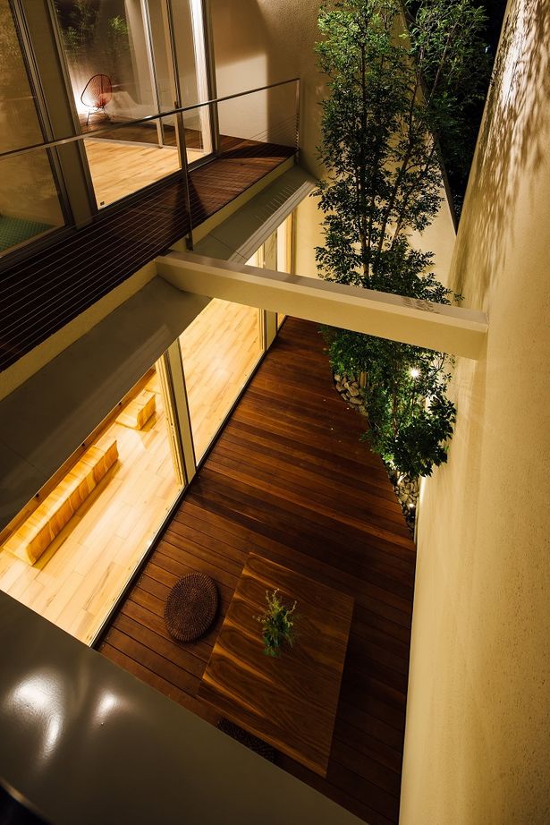 KADeL 【4000万円台/大阪府/間取り有/50坪】「囲炉裏の住宅」古き良き和の趣　吹き抜けテラスで開放的な中庭の家の建築実例画像17