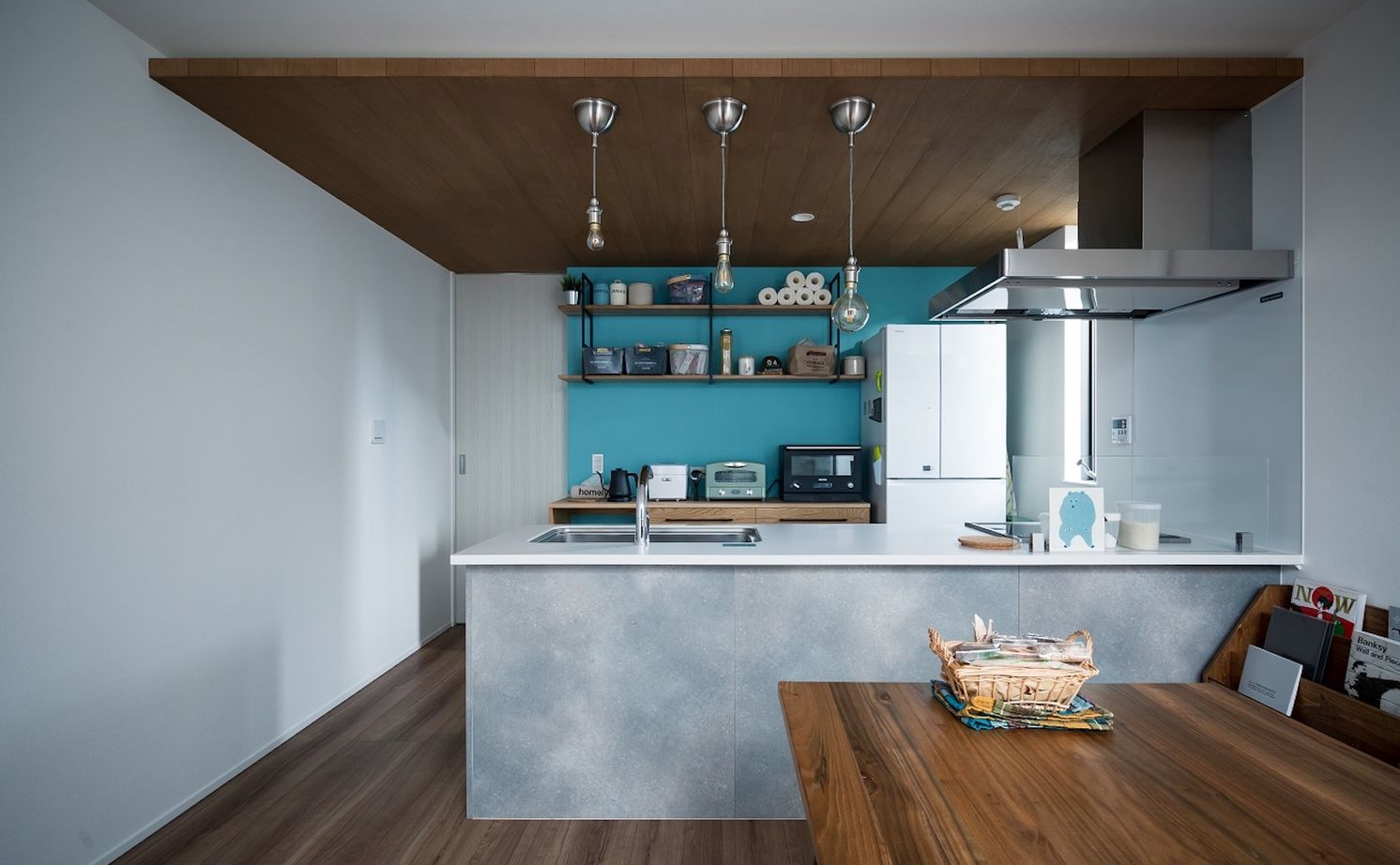 KADeL 【2000万円台/大阪府/30坪/間取り図有】「長いとおり土間と中庭の家」　外から見えない│光を採りこむ家の建築実例画像3