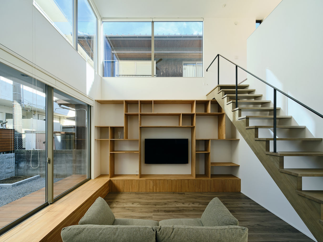 KADeL 【3500万円/兵庫県/間取り有】吹き抜けのダウンリビングにアイランドキッチン、光や風と暮らす淡路島の家の建築実例画像3