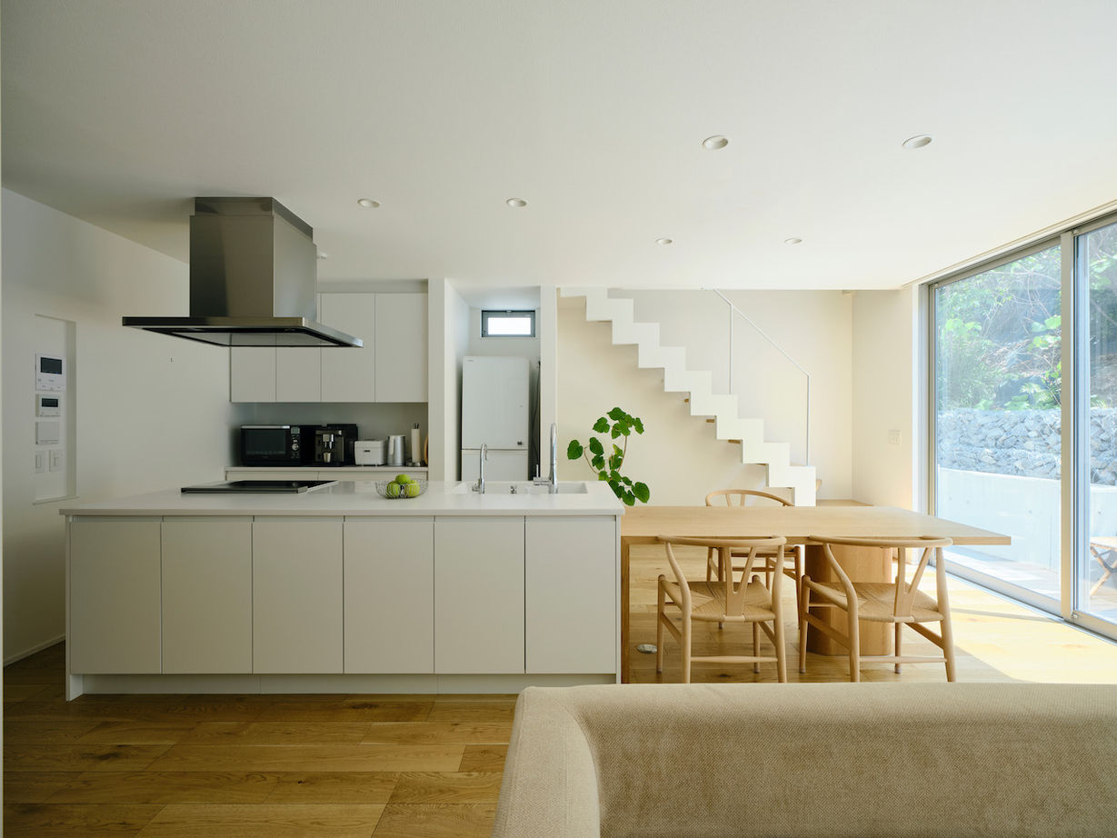 KADeL 【大阪府】環境を最大限に活かして設計。光と風を感じながら暮らす開放的なLDKと緑を望む大きな窓の家の建築実例画像4