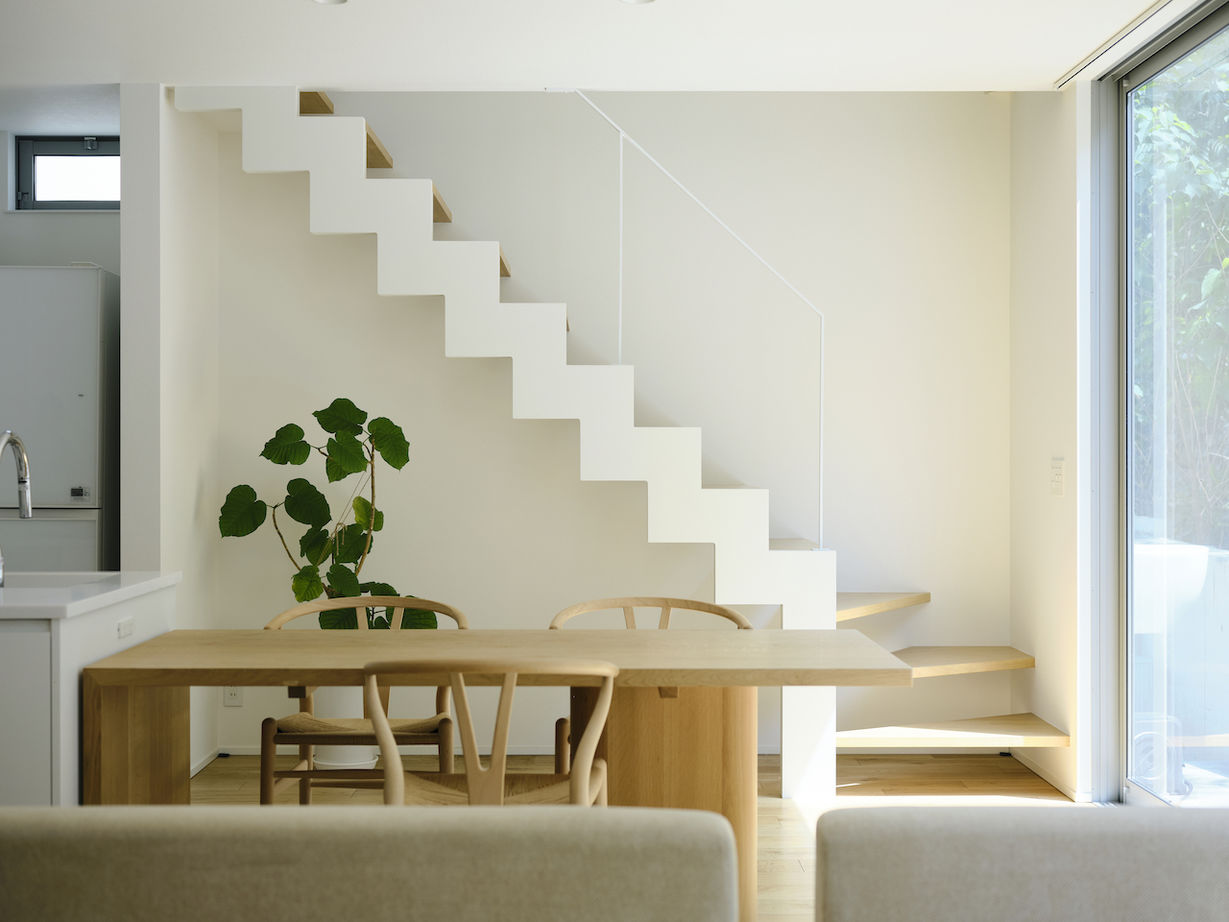 KADeL 【大阪府】環境を最大限に活かして設計。光と風を感じながら暮らす開放的なLDKと緑を望む大きな窓の家の建築実例画像5