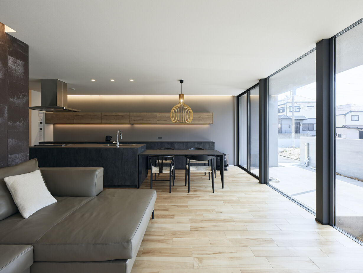 KADeL 【平屋/大阪府/3000万円台】窓の配置と庇の出で光をコントロール。凛とした美しさを纏った「大阪の平屋」の建築実例画像3