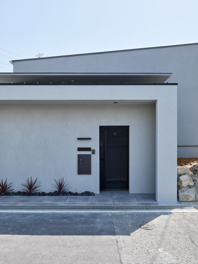 KADeL 【平屋/大阪府/3000万円台】窓の配置と庇の出で光をコントロール。凛とした美しさを纏った「大阪の平屋」の建築実例画像9