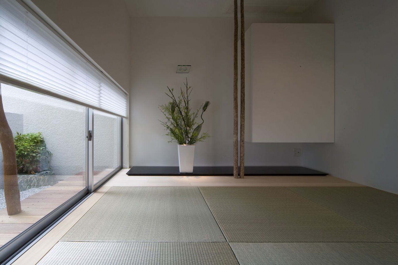 KADeL 【4000万円台/奈良県】「コートハウス」　立体的な中庭を配置した開放的な計画 │中庭│50坪│の建築実例画像5