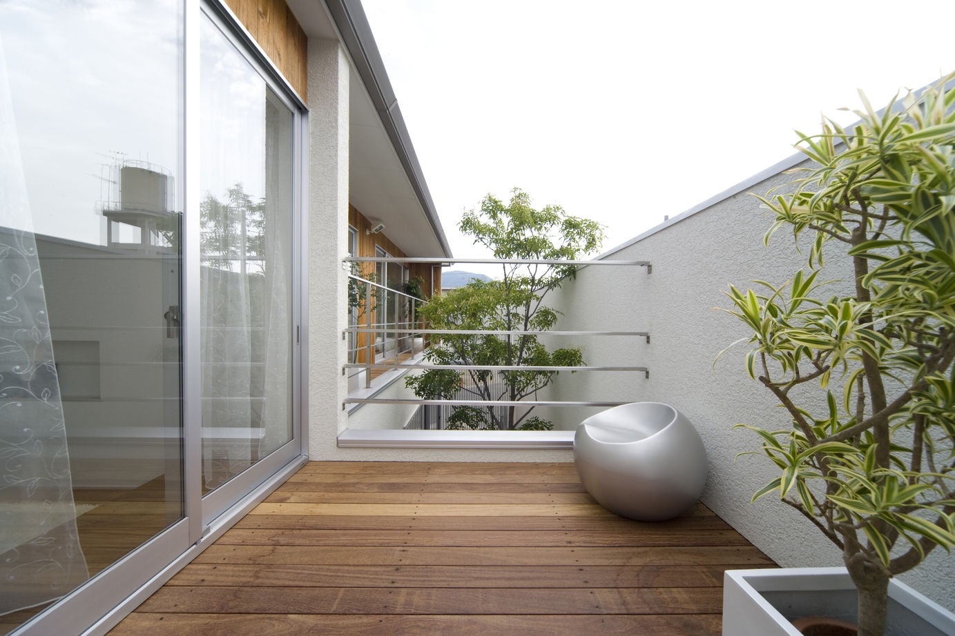 KADeL 【4000万円台/奈良県】「コートハウス」　立体的な中庭を配置した開放的な計画 │中庭│50坪│の建築実例画像10