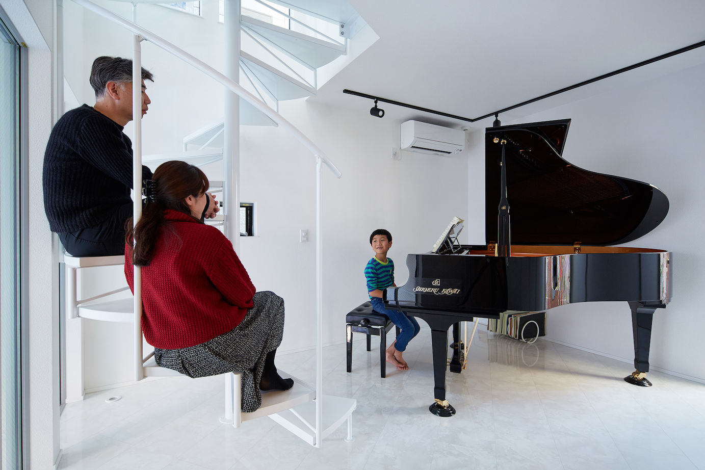 KADeL 【3階建て/大阪府/19坪】「愉しむ家」　狭小地に中庭のあるシンプルモダンな狭小３階建住宅の建築実例画像3