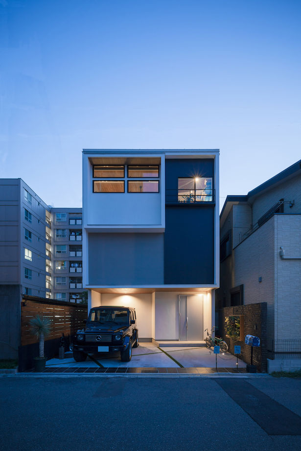 KADeL 【4000万円台/大阪府/30坪/間取り図有】｢terrace｣　スキップフロアや吹抜けの開放的なリビング│3階建ての建築実例画像2