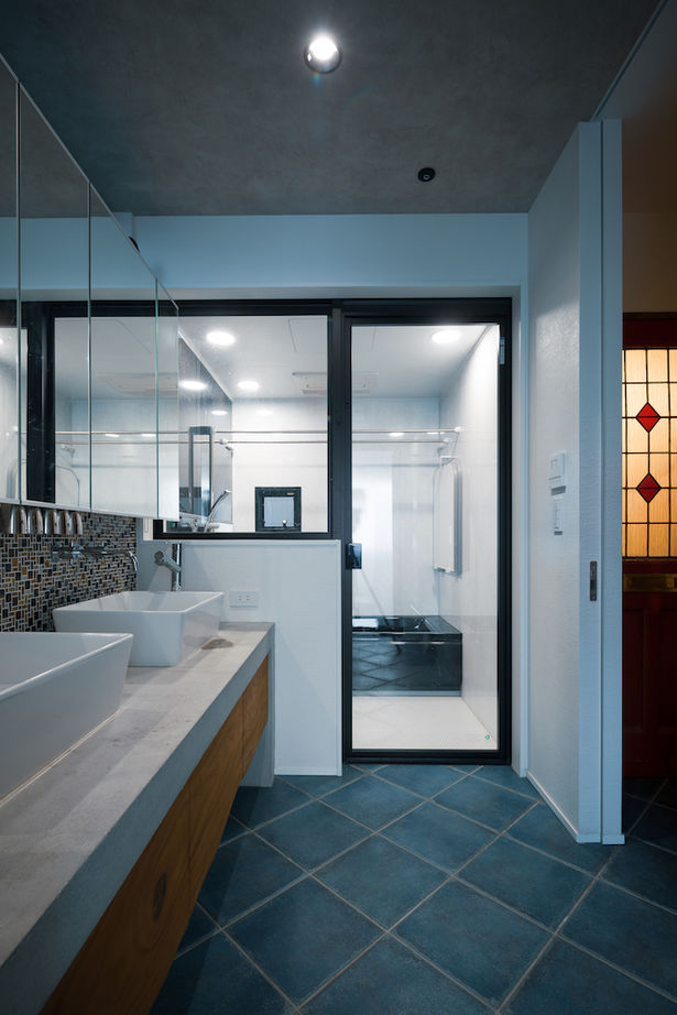 KADeL 【4000万円台/大阪府/30坪/間取り図有】｢terrace｣　スキップフロアや吹抜けの開放的なリビング│3階建ての建築実例画像4