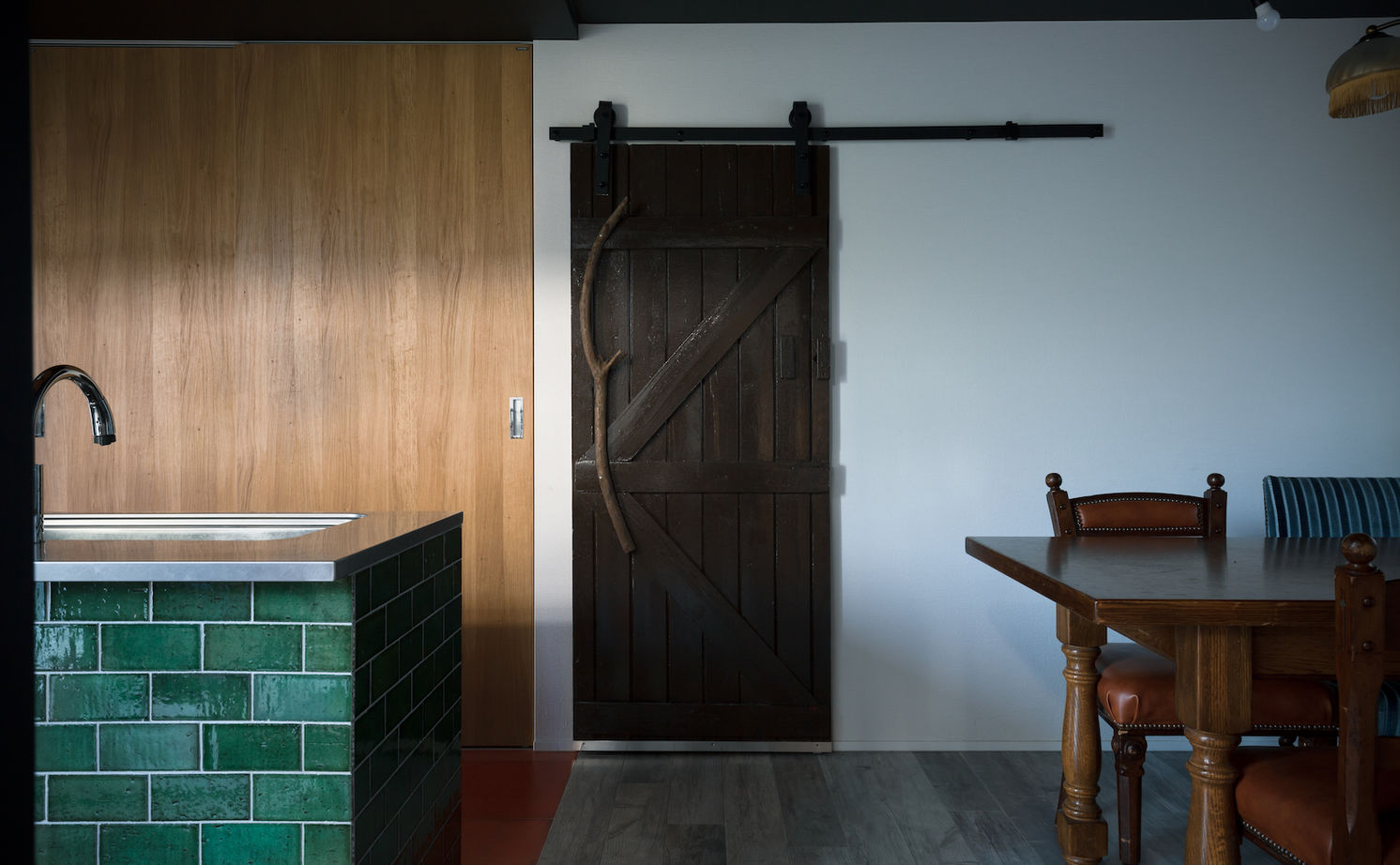 KADeL 【4000万円台/大阪府/30坪/間取り図有】｢terrace｣　スキップフロアや吹抜けの開放的なリビング│3階建ての建築実例画像5