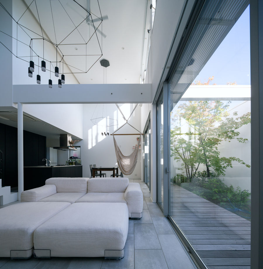 KADeL 【4000万円台/兵庫県】「コートハウス」ドッグランのあるシンプルモダン住宅│ビルトインガレージ│中庭の建築実例画像3