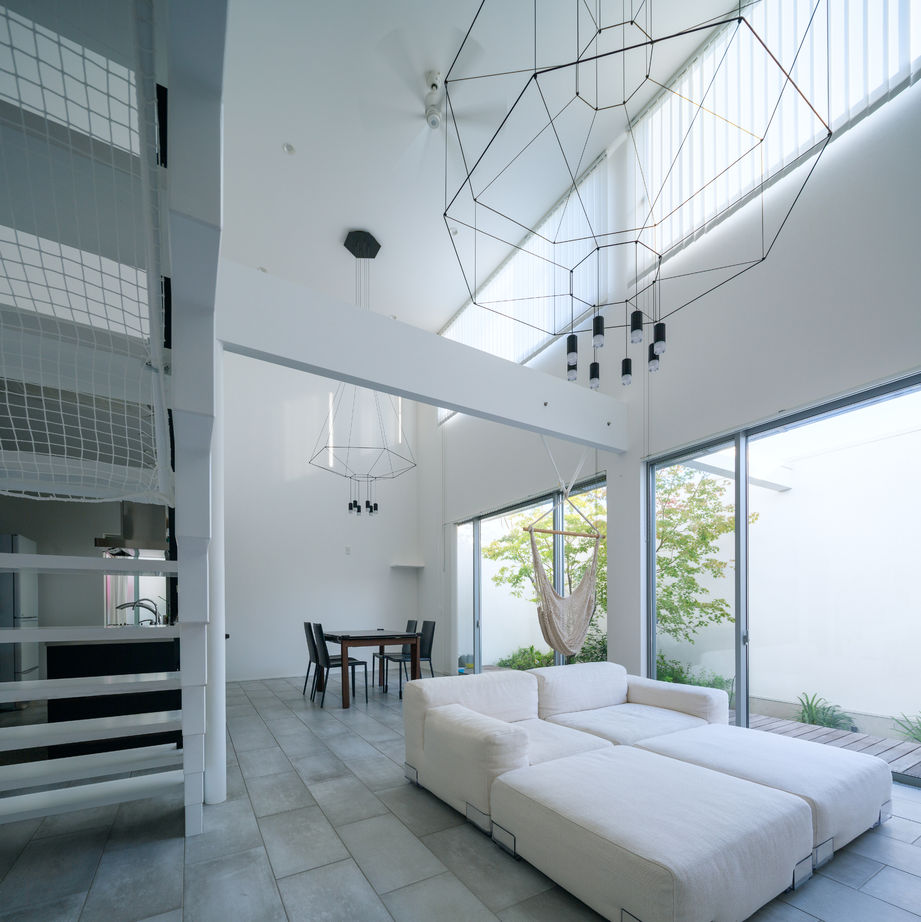 KADeL 【4000万円台/兵庫県】「コートハウス」ドッグランのあるシンプルモダン住宅│ビルトインガレージ│中庭の建築実例画像4