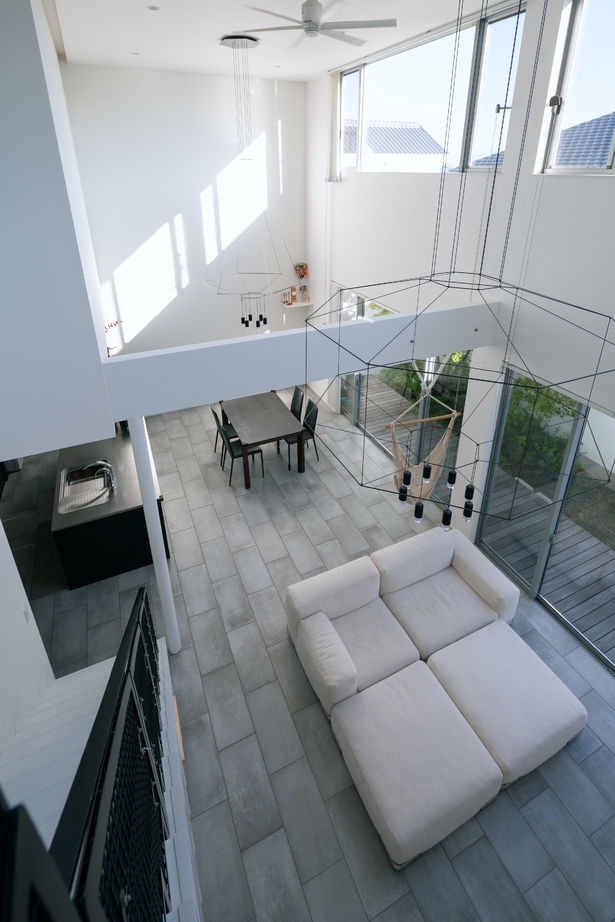 KADeL 【4000万円台/兵庫県】「コートハウス」ドッグランのあるシンプルモダン住宅│ビルトインガレージ│中庭の建築実例画像5