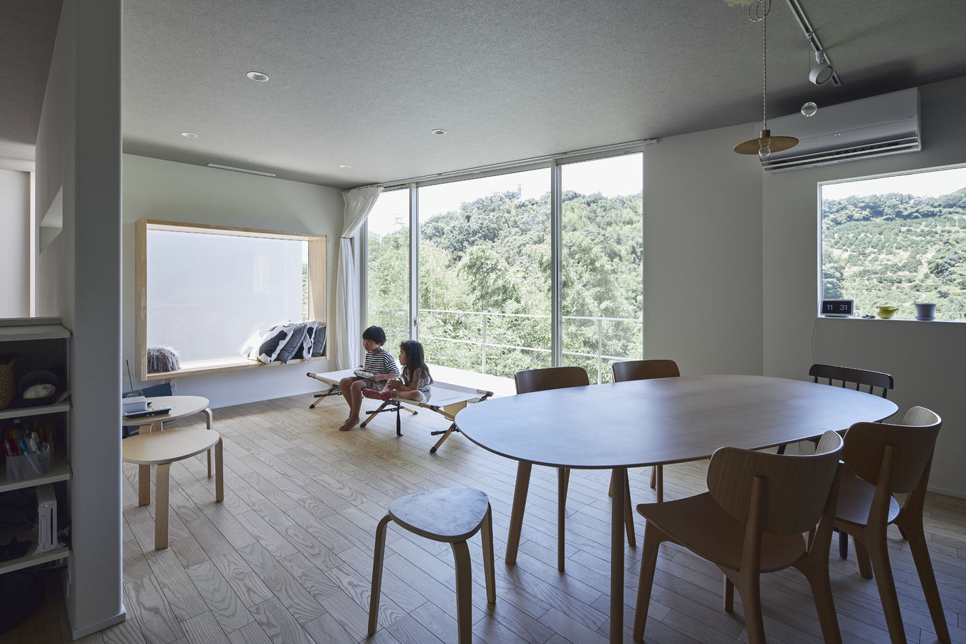 KADeL 【3000万円台/和歌山/間取り図有】「ヴィスタ」2階リビングから自然の景色　静かで風が通る別荘のような家の建築実例画像3