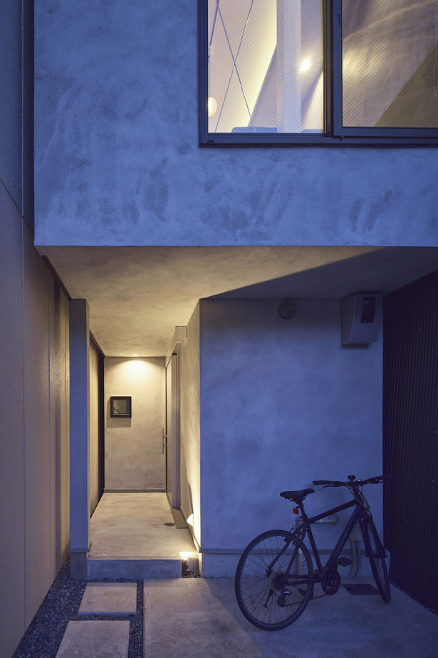 KADeL 【3階建て/3000万円台/大阪府/15坪/間取り図有】「都市に棲む家」モルタル左官の壁の間口2.7ｍ都市型３階建の建築実例画像2