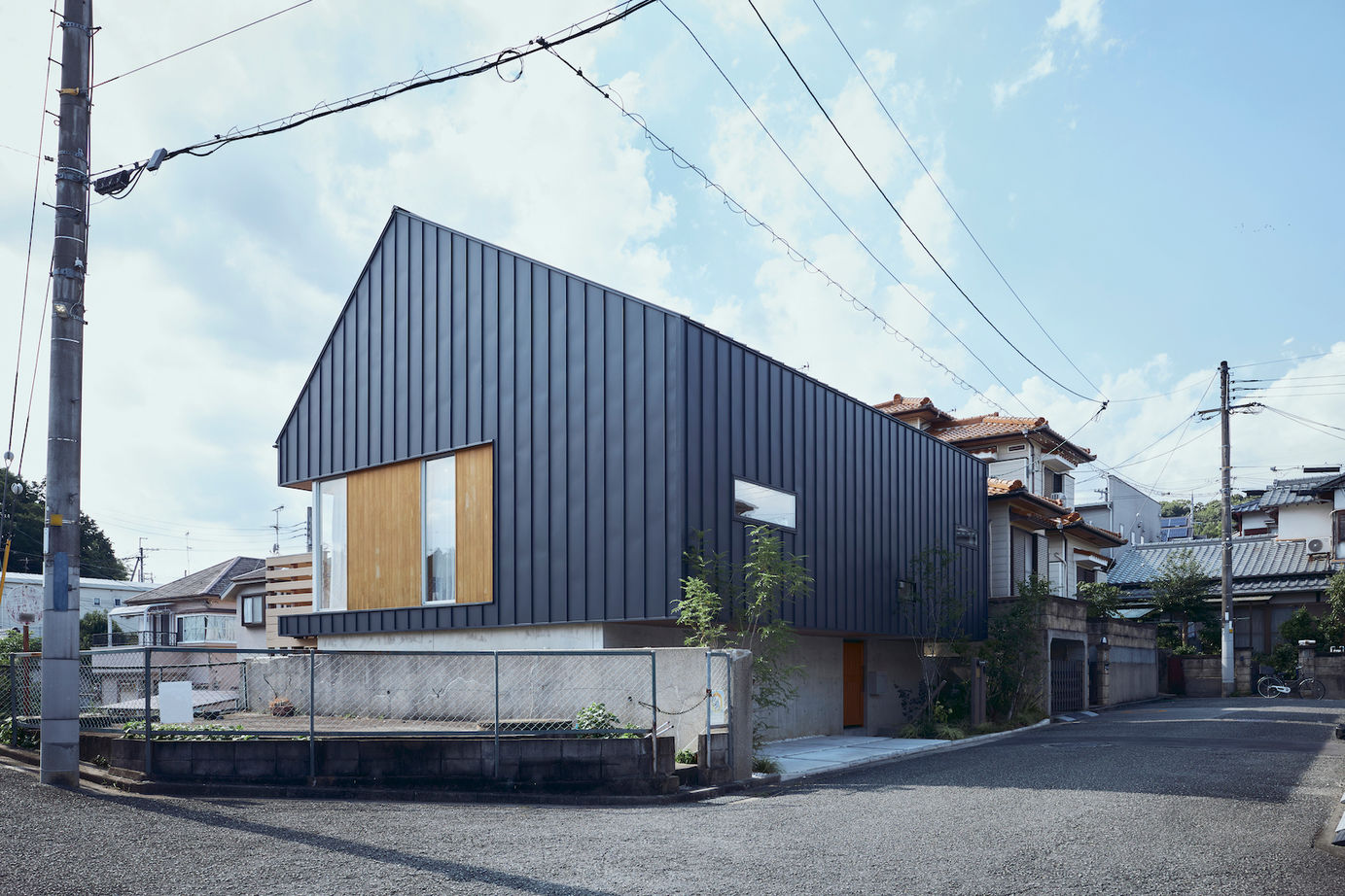 KADeL 【3000万円台/兵庫県/間取り図有】「囲む家」中庭を囲み開放感とプライバシーを両立　外に閉じて内に開く家の建築実例画像6