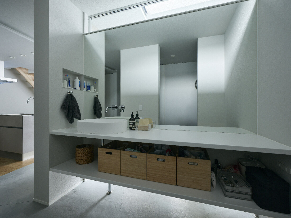 KADeL 【大阪府/間取り有】ミニマルを追求した非日常空間。室内と庭が緩やかに繋がる「猫と暮らす家」の建築実例画像6