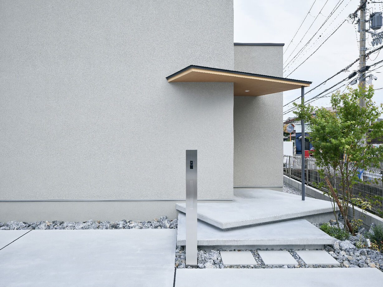 KADeL 【大阪府/間取り有】ミニマルを追求した非日常空間。室内と庭が緩やかに繋がる「猫と暮らす家」の建築実例画像7