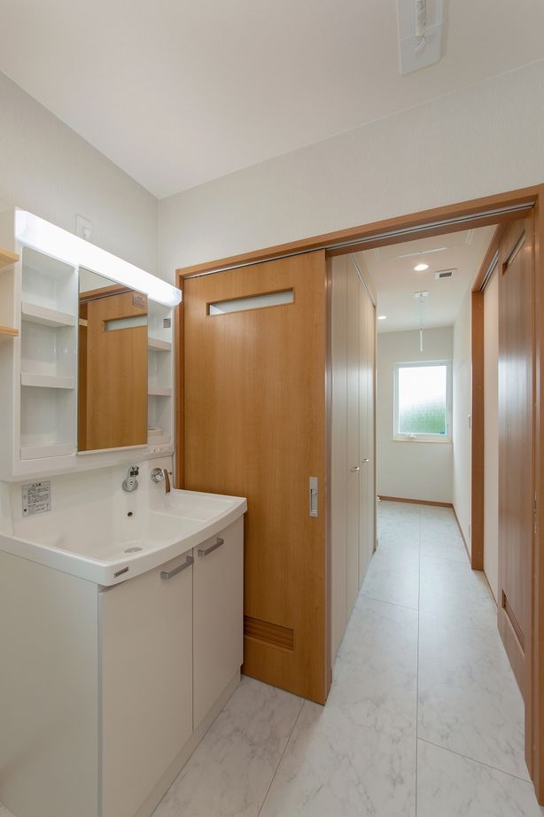 山田建築店 占有スペースと共有スペースをバランスよく組み合わせ、お互いの暮らしやすさに配慮した二世帯住宅の建築実例画像10