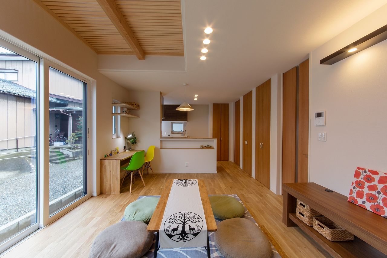 山田建築店 木のぬくもり×便利な動線で毎日が快適に。子育てがもっと楽しくなるシンプルな住まいの建築実例画像2