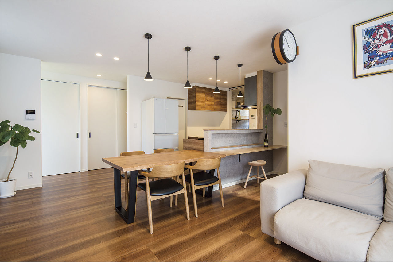 山田建築店 カフェのような空間で家族のひと時をゆったり過ごす。利便性の高い快適な暮らしと素材の質感を愉しむ木の家の建築実例画像2