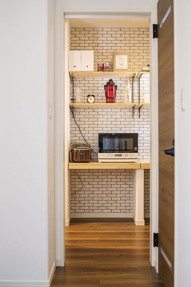 山田建築店 カフェのような空間で家族のひと時をゆったり過ごす。利便性の高い快適な暮らしと素材の質感を愉しむ木の家の建築実例画像4