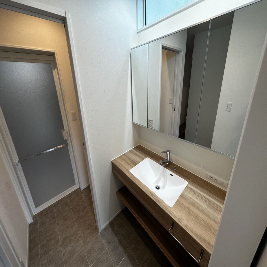 RELUXY HOME 【本体価格2000万円台/35.3坪】家事ラク動線にこだわった吹き抜け階段のある家の建築実例画像8