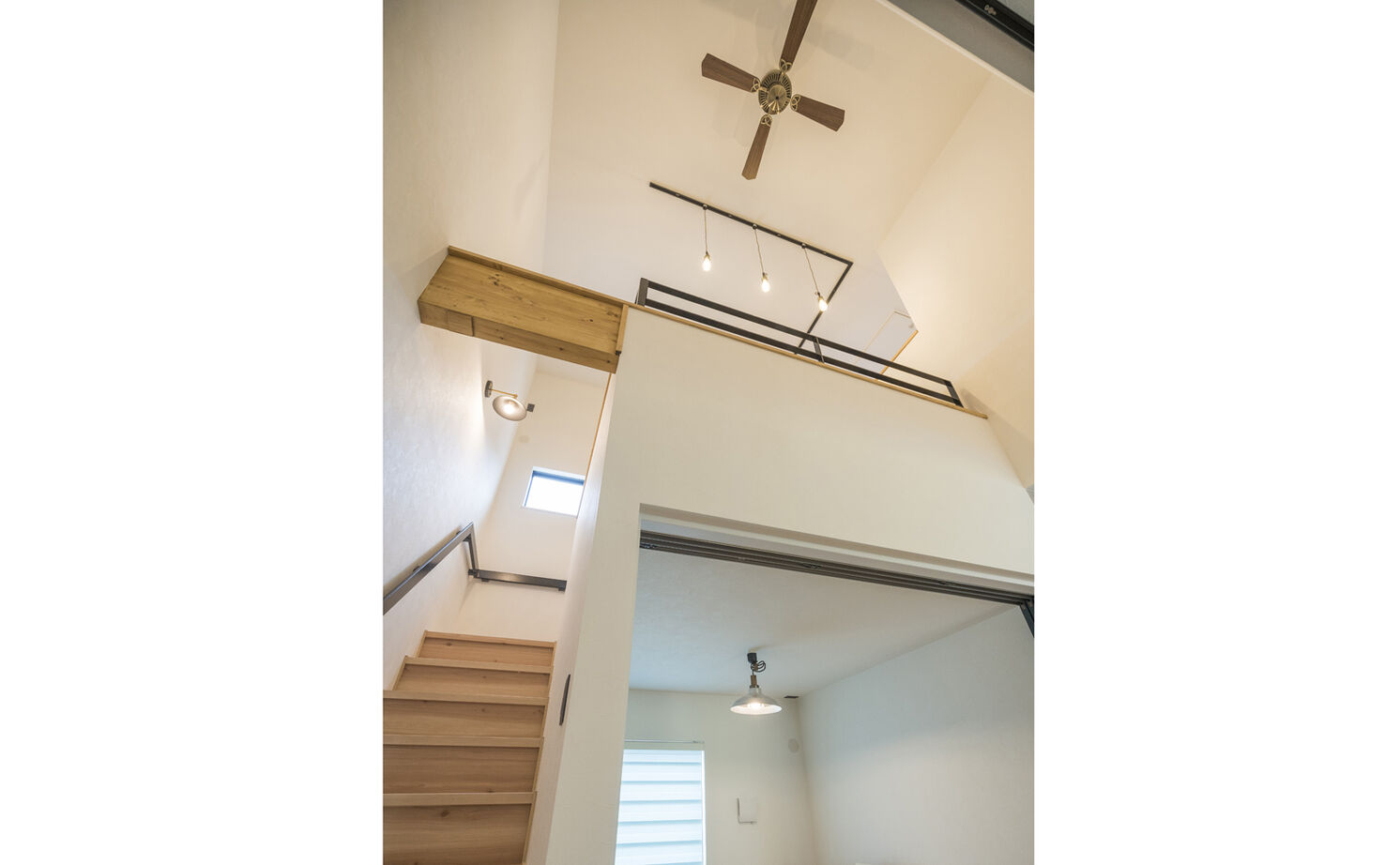 ink collaborate with niko and ...  【2000万円台前半／カフェ風／土間】開放的なLDK、中2階、小屋裏スペース…。理想を叶えるアイデア満載の家の建築実例画像9