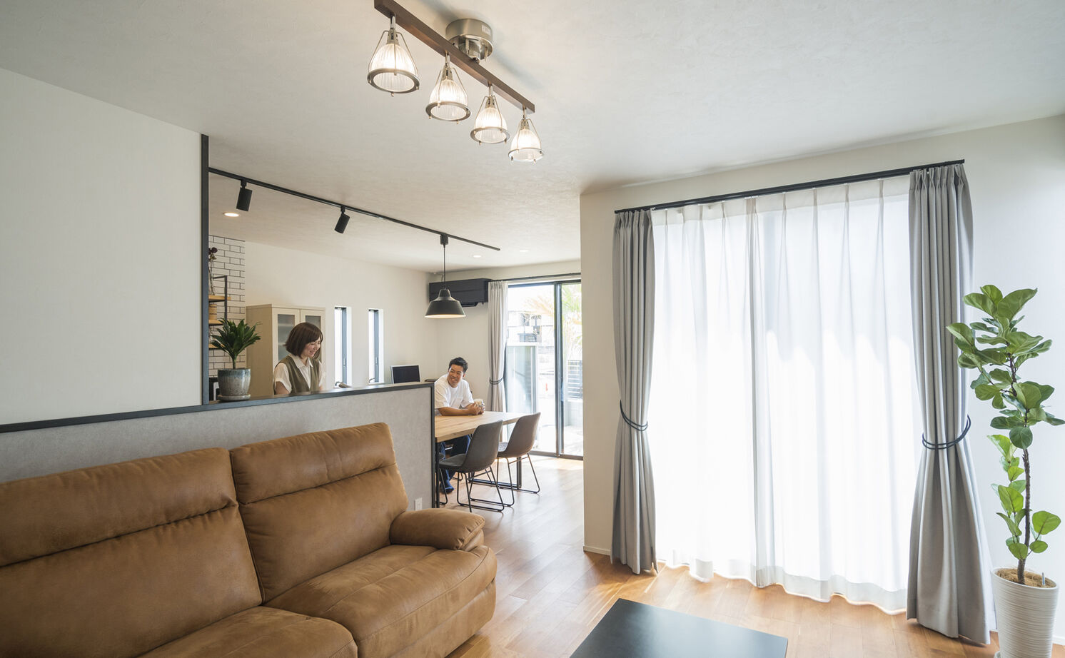 ink collaborate with niko and ...  【1000万円台後半／平屋／回遊動線】ヤシの木やサボテンがのびのび育つ。ドライガーデンを望む心地良い平屋の建築実例画像