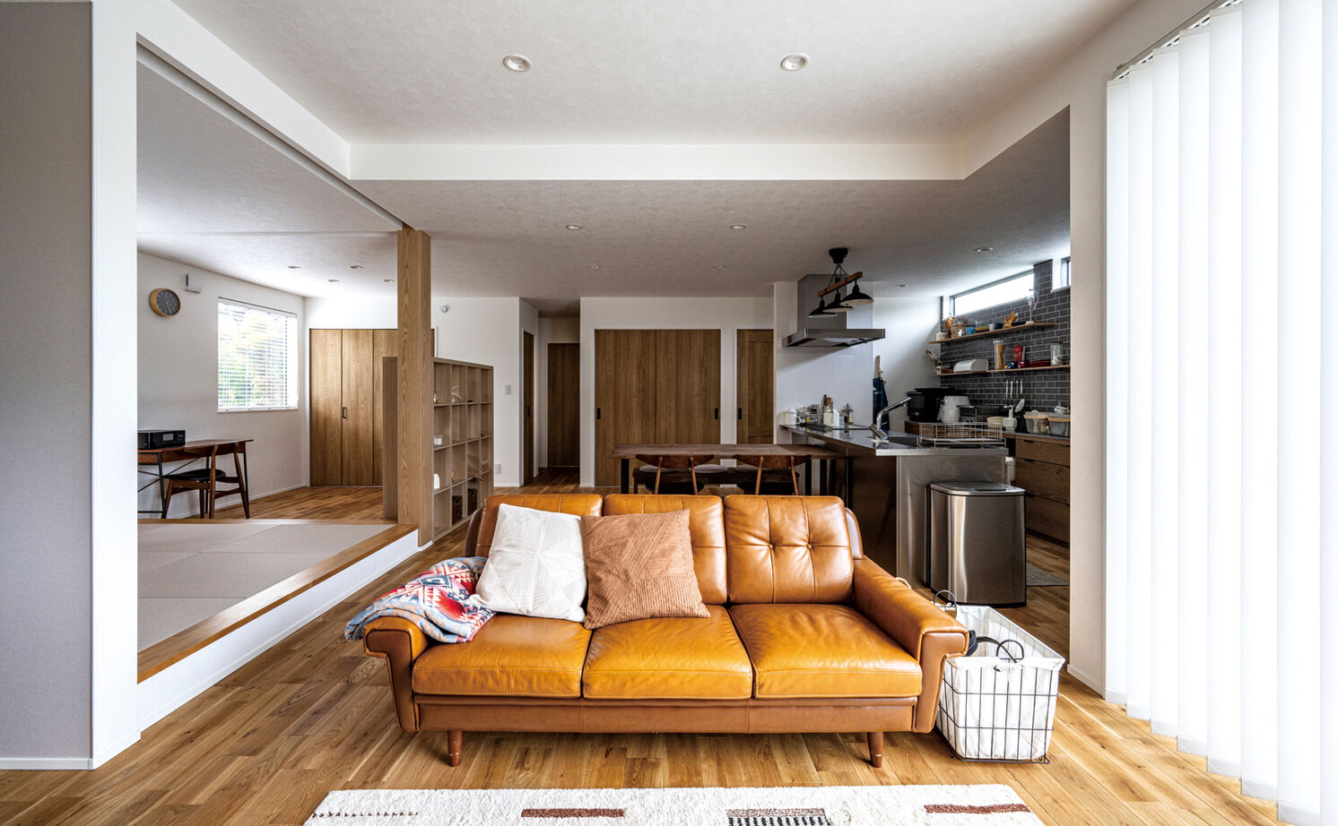 ink collaborate with niko and ...  【1000万円台後半／平屋／小上がり和室】暮らしやすさを追求した間取り。光がたくさん入る平屋の家の建築実例画像4