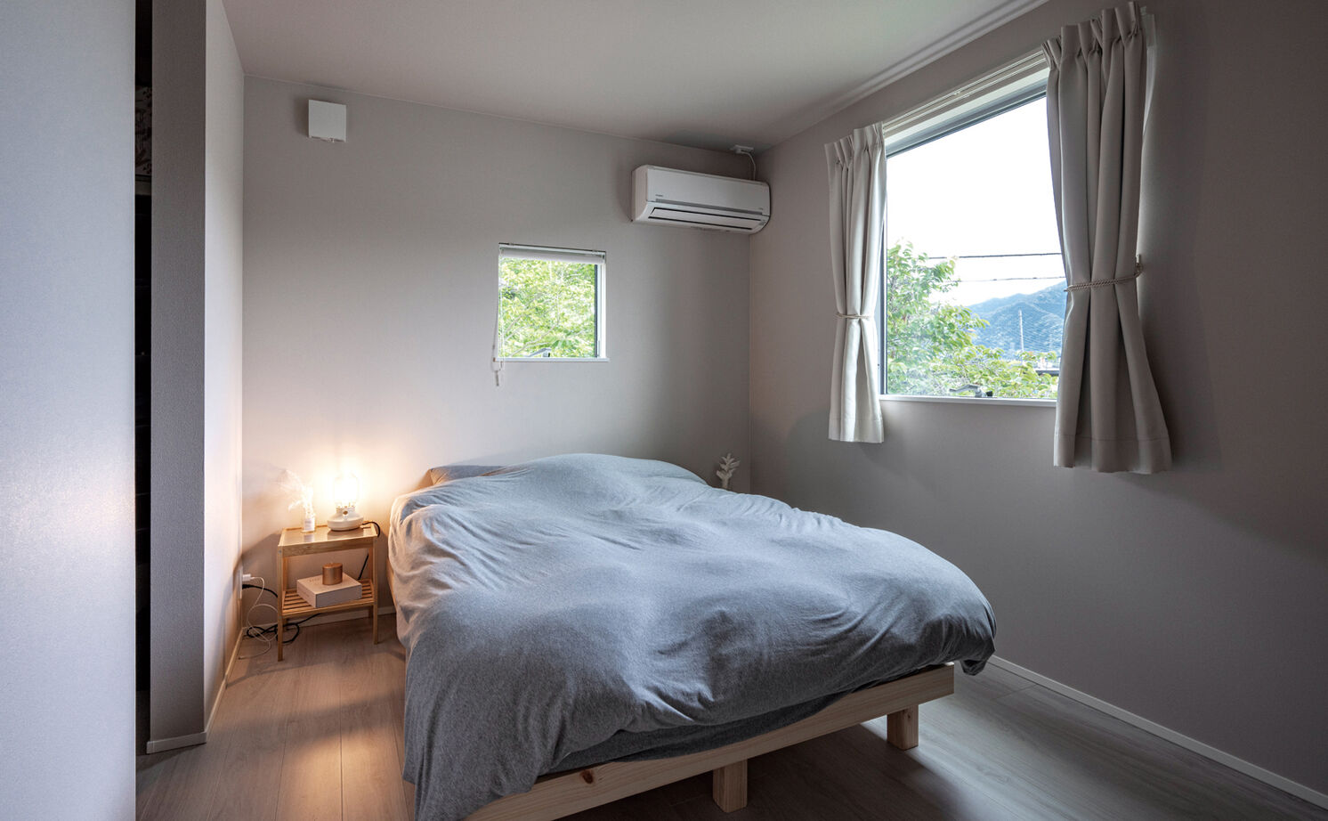 ink collaborate with niko and ...  【1000万円台後半／平屋／小上がり和室】暮らしやすさを追求した間取り。光がたくさん入る平屋の家の建築実例画像10