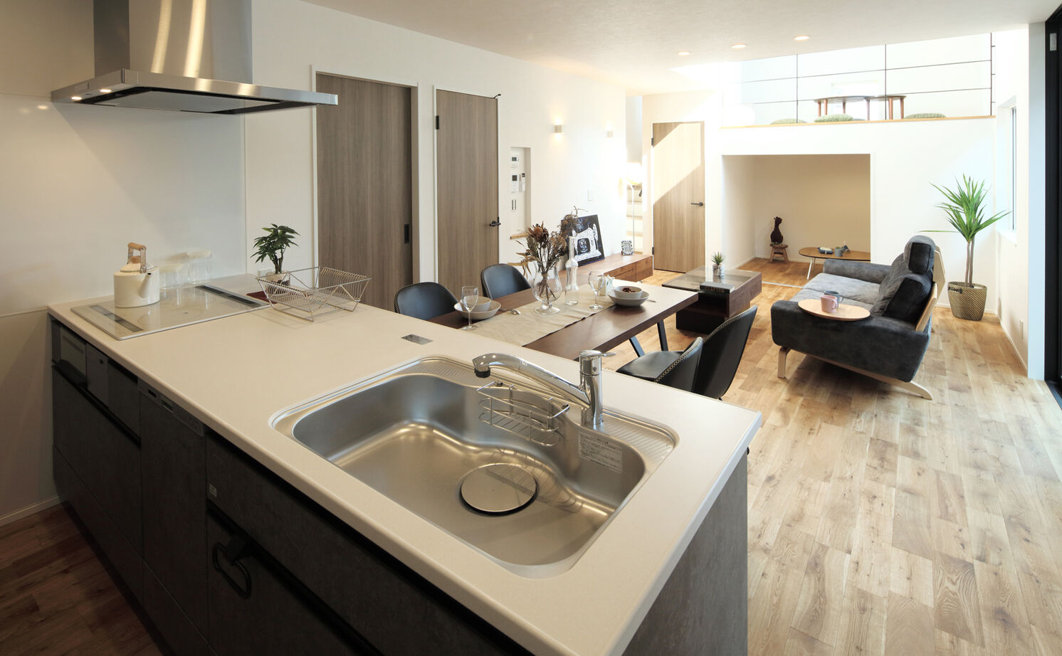 ink collaborate with niko and ...  【屋上バルコニー・間取り図あり】「蔵」は子どもの遊び場！星を眺め、バルコニーでくつろぐのが日々の癒しの建築実例画像7